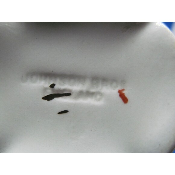 Johnson Brothers Old Staffordshire Malvern Tea cups and Saucers 3 Sets extra cup - Picture 14 of 16